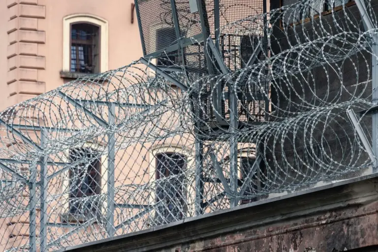Prokurator chce aresztu. Rodzina podejrzanego przygotowuje dokumenty przed posiedzeniem w sprawie tymczasowego aresztowania